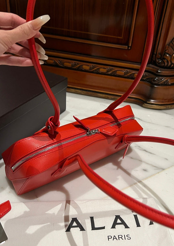 LE TECKEL MEDIUM BAG 33 IN CLASSIC RED GOATSKIN