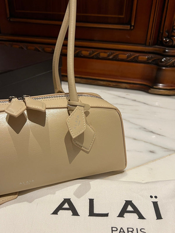 LE TECKEL MEDIUM BAG 33 IN EGG NOG GOATSKIN