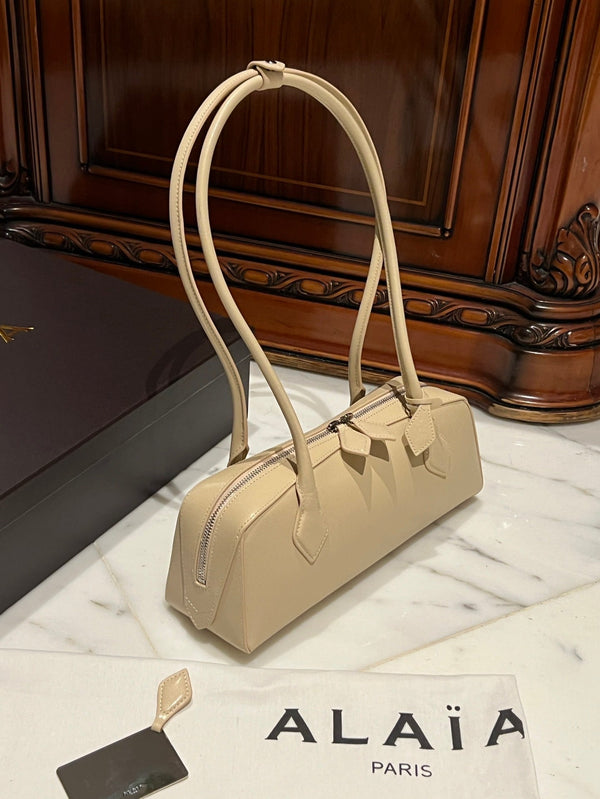 LE TECKEL MEDIUM BAG 33 IN EGG NOG GOATSKIN