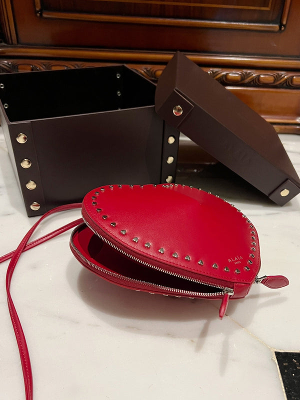 LE COEUR BAG 21 IN CLASSIC RED CALFSKIN WITH STUDDED HEART