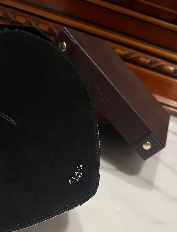 LE COEUR BAG 21 IN BLACK SUEDE