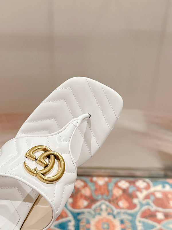 HIGH THONG MULE 55MM IN WHITE CALFSKIN WITH GOLD HARDWARE