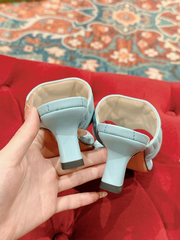 HIGH THONG MULE 55MM IN SKY BLUE CALFSKIN WITH GOLD HARDWARE