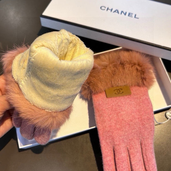 GLOVES IN FLAMINGO PINK WOOL AND RABBIT FUR 420534
