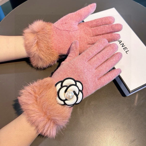 GLOVES IN ROUGE PINK WOOL WITH RABBIT FUR 439142