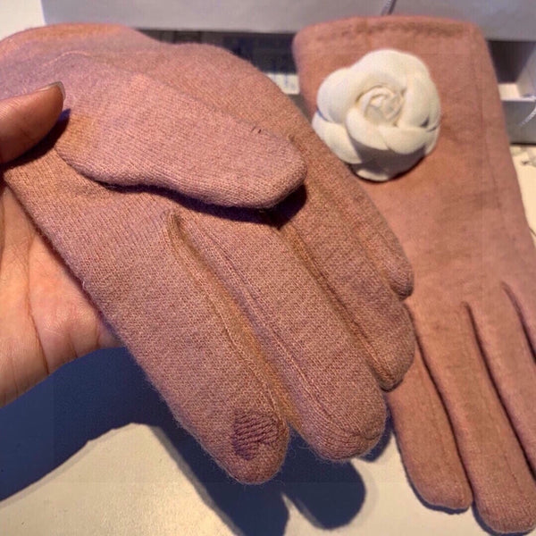 GUANTI IN CREPE DI LANA ROSA CON GRANDE FIORE BIANCO 464992