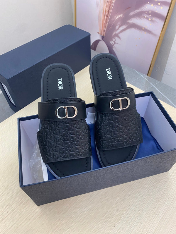 SANDALO SLIDE CUT CON SIMBOLO CD IN PELLE NERA