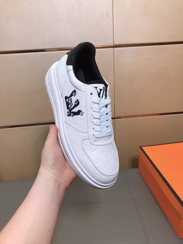 LV TRAINER SHOES IN WHITE AND BLACK CALFSKIN