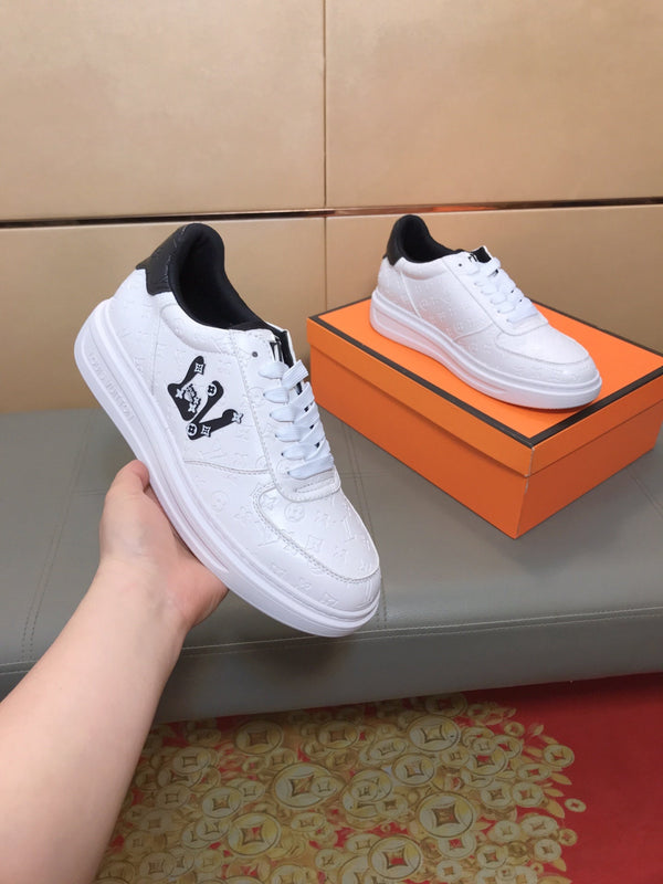 LV TRAINER SHOES IN WHITE AND BLACK CALFSKIN