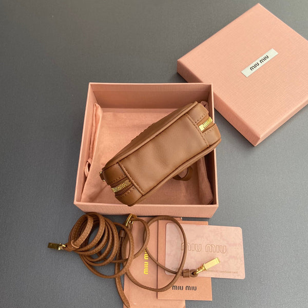 MICRO BAG KEYCHAIN 11 IN CAPE PALLISER BROWN CALFSKIN EMBOSSED LOGO