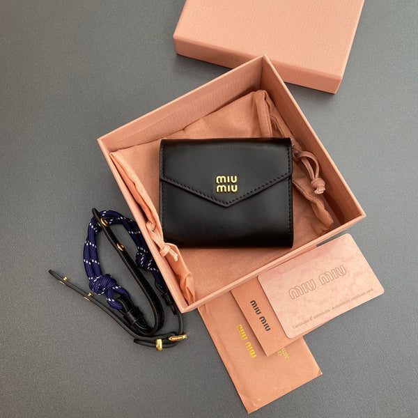 MICRO BAG 11 IN PELLE DI VITELLO LISCIA NERA