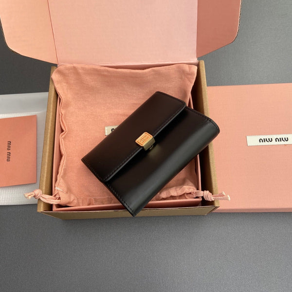 WALLET 12 IN BLACK SMOOTH CALFSKIN GOLD HARDWARE