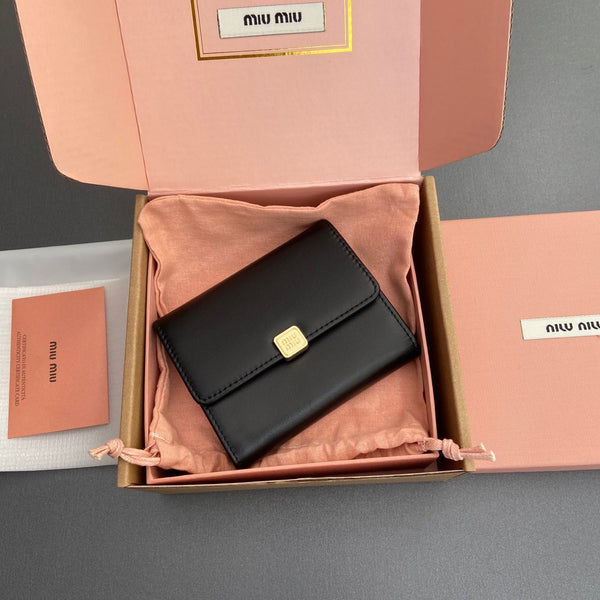 PORTAFOGLIO 12 IN PELLE DI VITELLO LISCIA NERA CON FERRAMENTA ORO