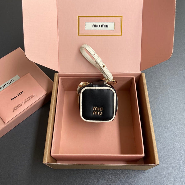 Trick Leather Keyring Black White 240151