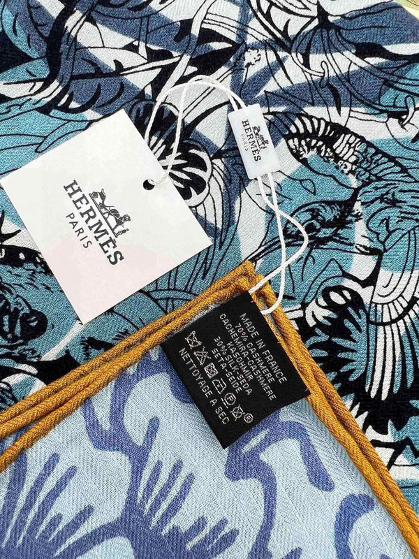 Sciarpa con stampa Jungle Love da 140 cm in cashmere e seta blu colorato 210984