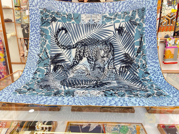 Sciarpa con stampa Jungle Love da 140 cm in cashmere e seta blu colorato 210984