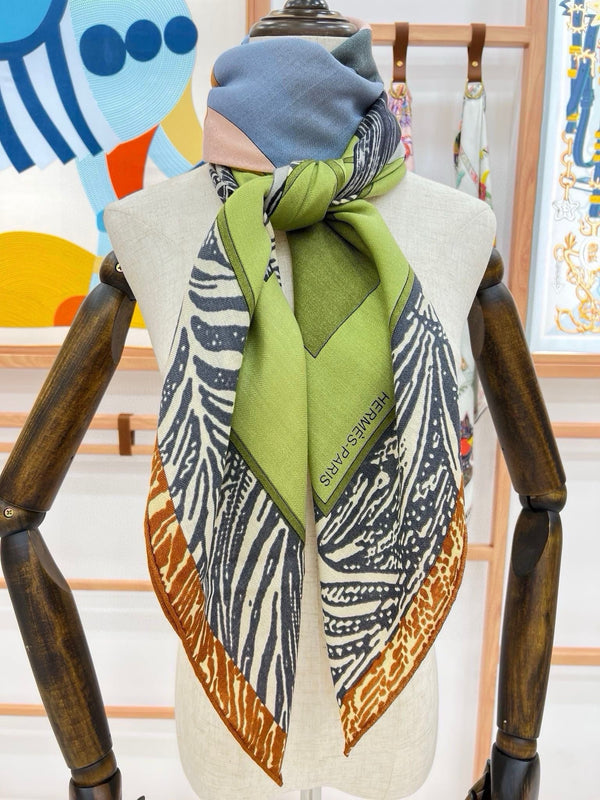 Cavalier en Formes shawl 140 CM In Colorful Cashmere And Silk 227893