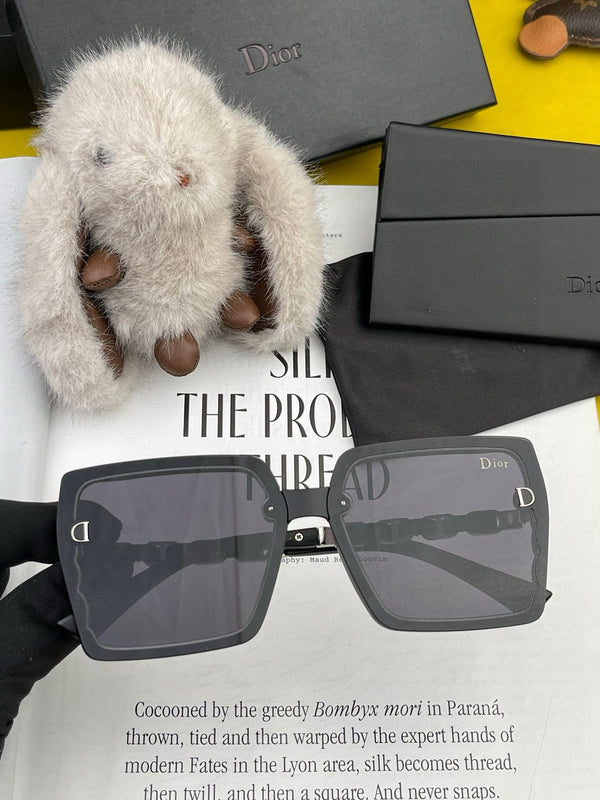 OCCHIALI DA SOLE MONTAIGNE CD5302 IN ACETATO CON LOGO IN RILIEVO