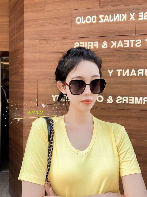 OCCHIALI DA SOLE MONTAIGNE CD3192 IN ACETATO ROSSO