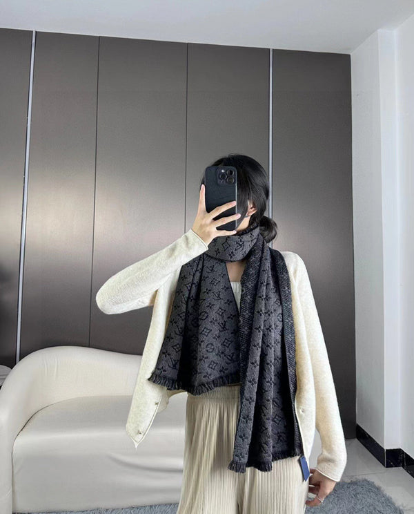 SCIARPA 180 CM IN CASHMERE MONOGRAM CLASSICO BLU DI PRUSSIA 396439