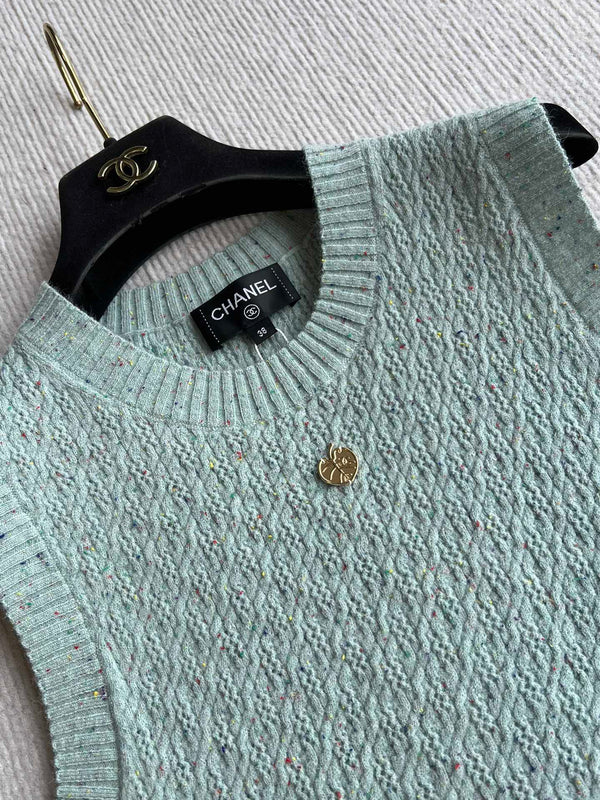 CC 25A Round Neck Sleeveless Vest In Turquoise Wool 269548