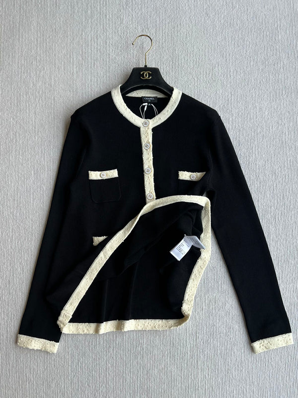 CC 25A Abito Babydoll in Viscosa Nero Puro con Bordi Filettati Bianchi 277247