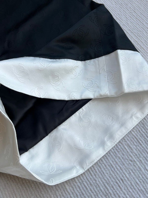 Pantaloni a gamba larga con motivo scozzese Double C in seta nera e bianca CC 25SS 277145