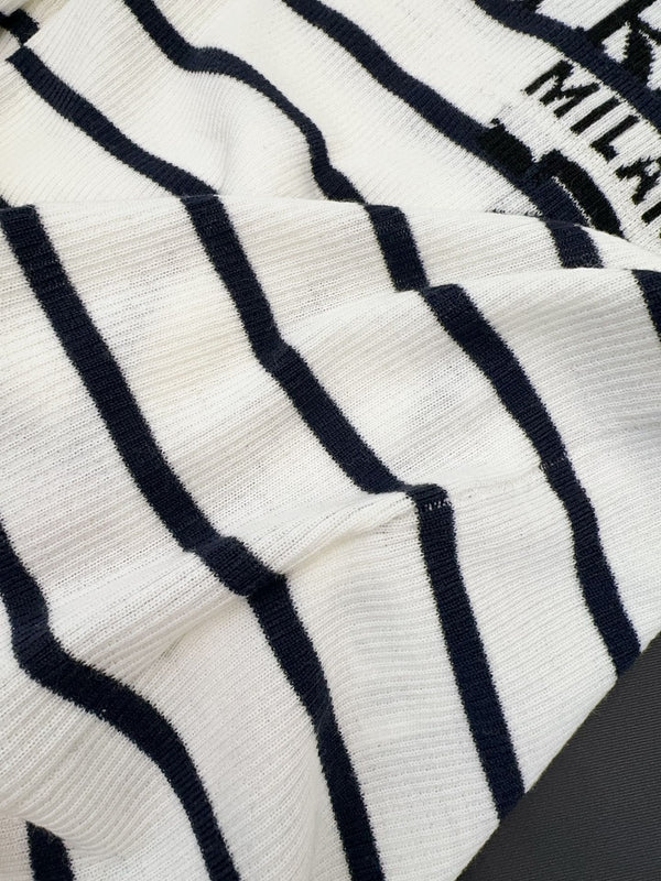 Maglione dolcevita a righe Prada in maglia nera e bianca