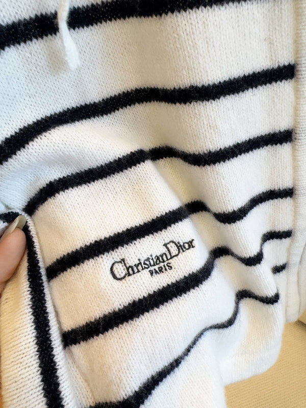 CD 25 Cardigan con cappuccio in lana bianca e nera