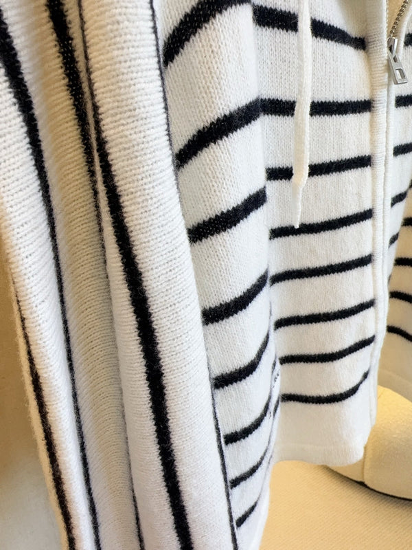 CD 25 Cardigan con cappuccio in lana bianca e nera