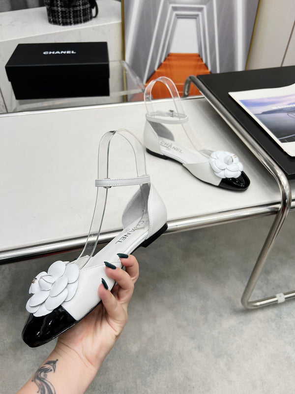 sandalo mulo con zeppa a fiore bianco nero in pelle di vitello