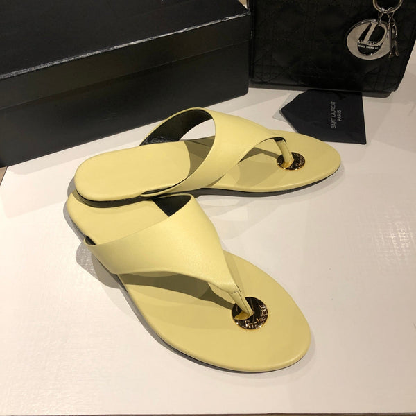 FLAT THONG IN LIGHT YELLOW CALFSKIN