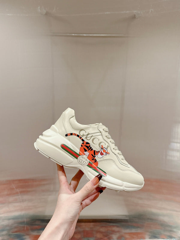 GG RHYTON LOGO TRAINER WHITE CALFSKIN WITH TIGER MOTIF
