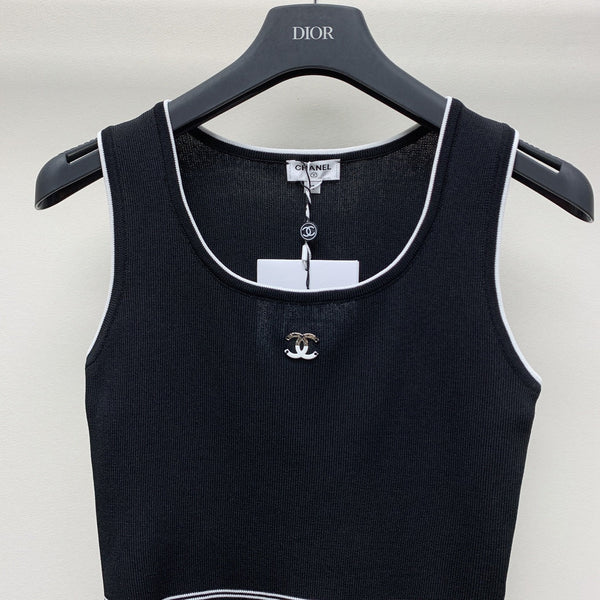 CC 25 Round Neck Knitted Embroidered Logo Vest in Black 277577