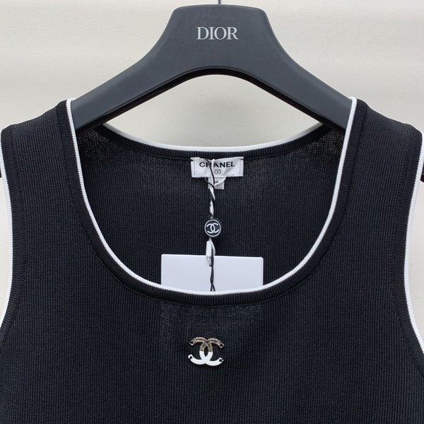 CC 25 Round Neck Knitted Embroidered Logo Vest in Black 277577