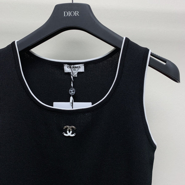 CC 25 Round Neck Knitted Embroidered Logo Vest in Black 277577