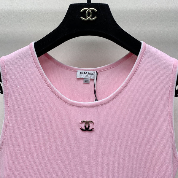 CC 25 Abito gilet in maglia con scollo rotondo e logo ricamato rosa 277583