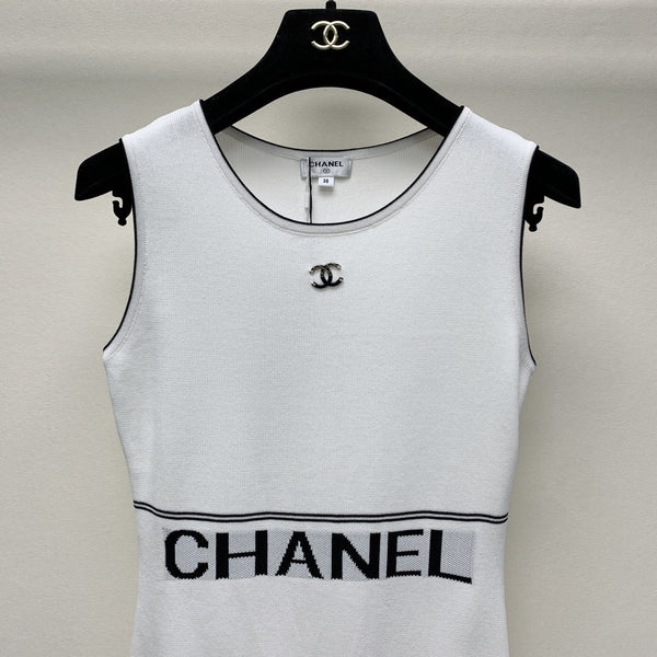 CC 25 Abito gilet in maglia con scollo rotondo e logo ricamato bianco 277584