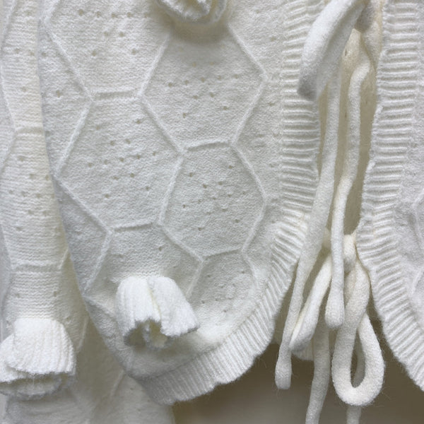 CC 25 Knitted Three-Dimensional Flower Tie Cardigan in White  277591