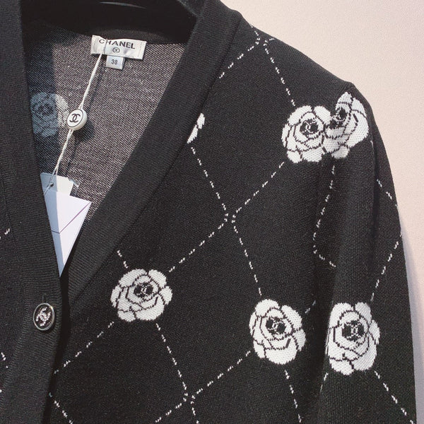 CC 25 Cardigan Black With Flowers Wool 293386