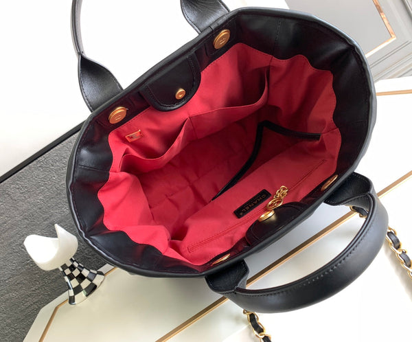 CC MEDIUM DEAUVILLE TOTE BAG 33CM BLACK CALFSKIN GHW