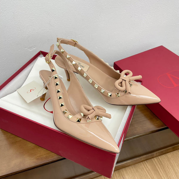 DÉCOLLETÉ ROCKSTUD BOW SLINGBACK IN VERNICE NUDE TAN 60MM