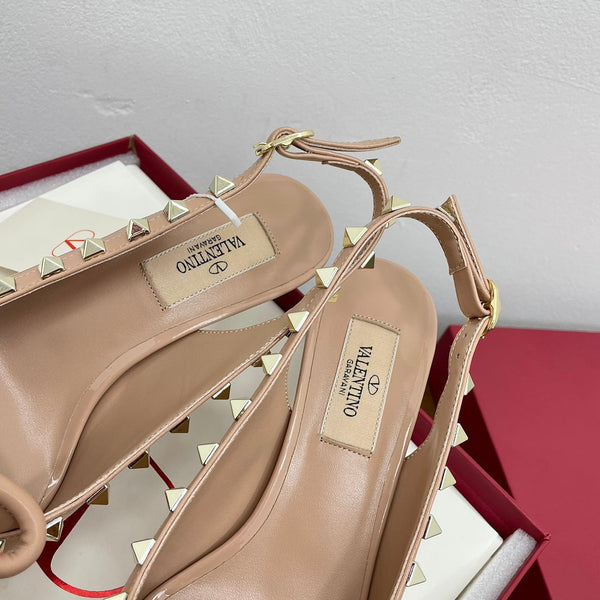 DÉCOLLETÉ ROCKSTUD BOW SLINGBACK IN VERNICE NUDE TAN 60MM