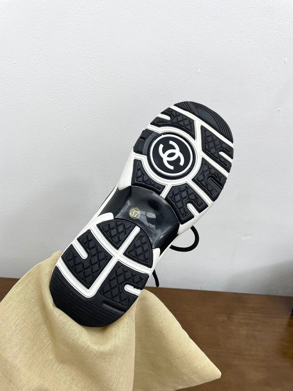 CC Sneaker 30mm Black Suede And Wool