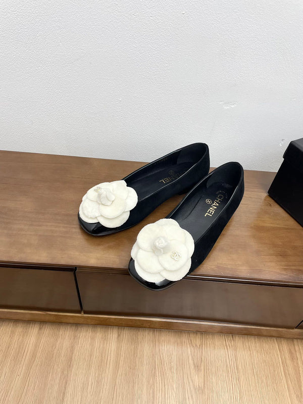 Ballerine CC nere con camoscio bianco camelia