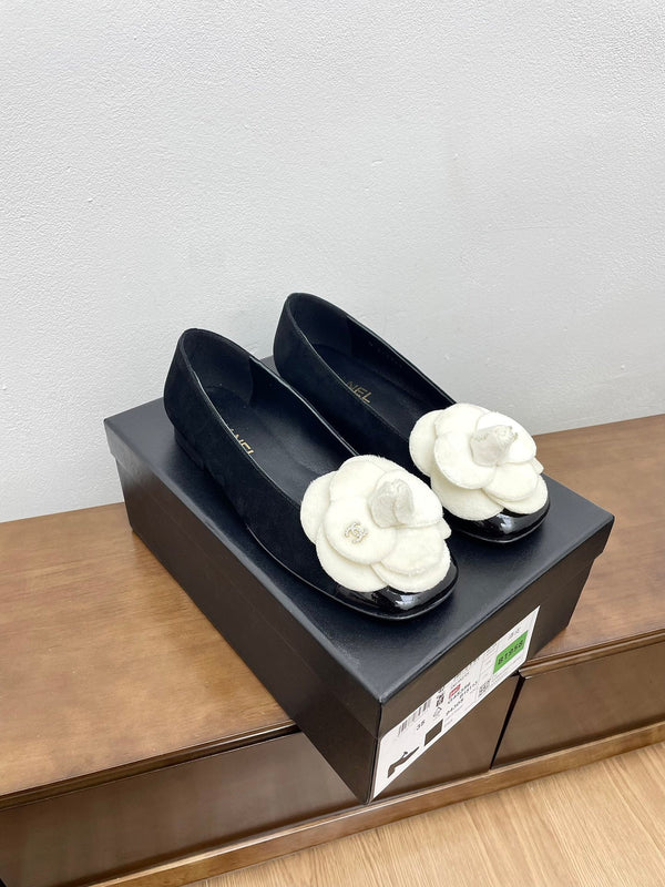 Ballerine CC nere con camoscio bianco camelia
