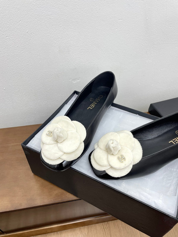 Ballerine CC nere con pelle di agnello bianca Camellia