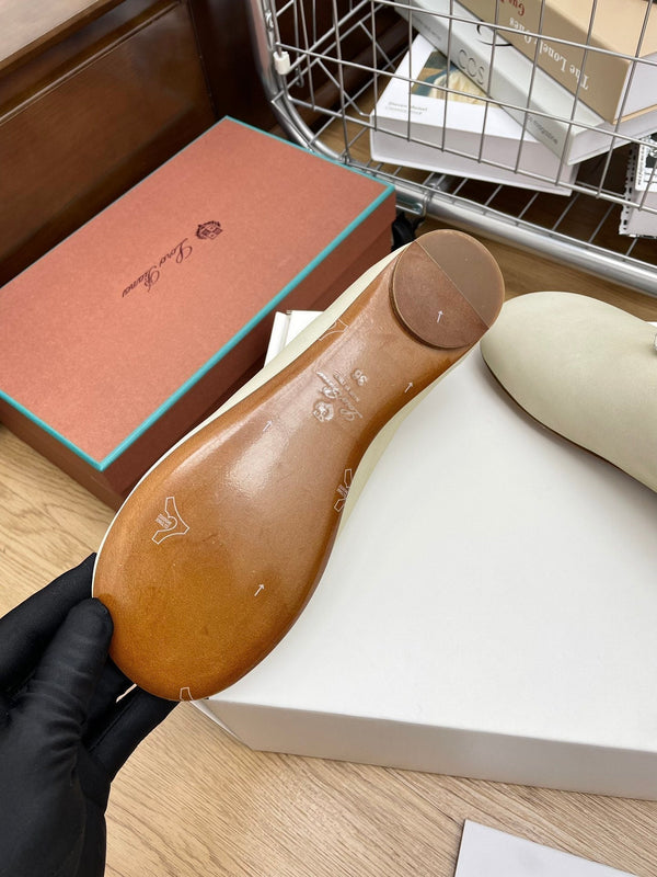 LP Floaty Flat Earth Ivory White Lambskin 989977