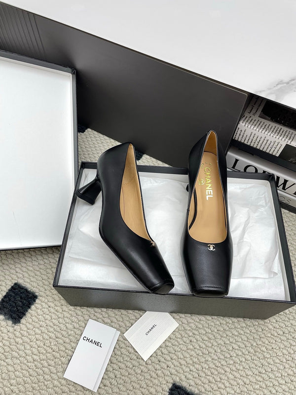 CC Square-Toe Pumps 65mm Black Sheepskin 427015