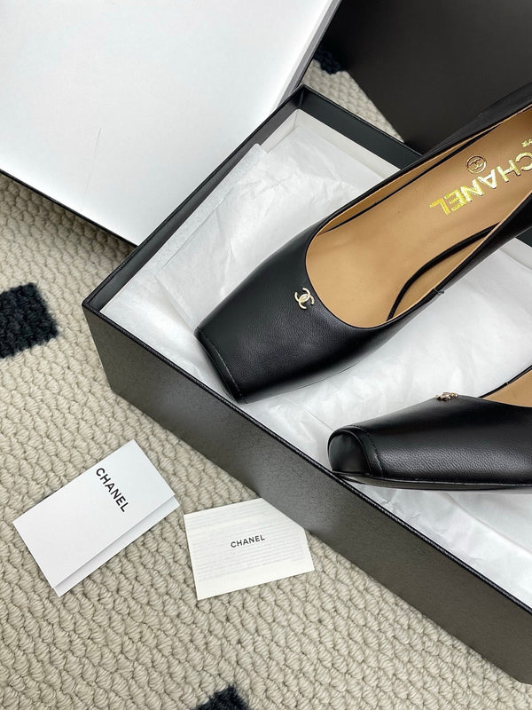 CC Square-Toe Pumps 65mm Black Sheepskin 427015